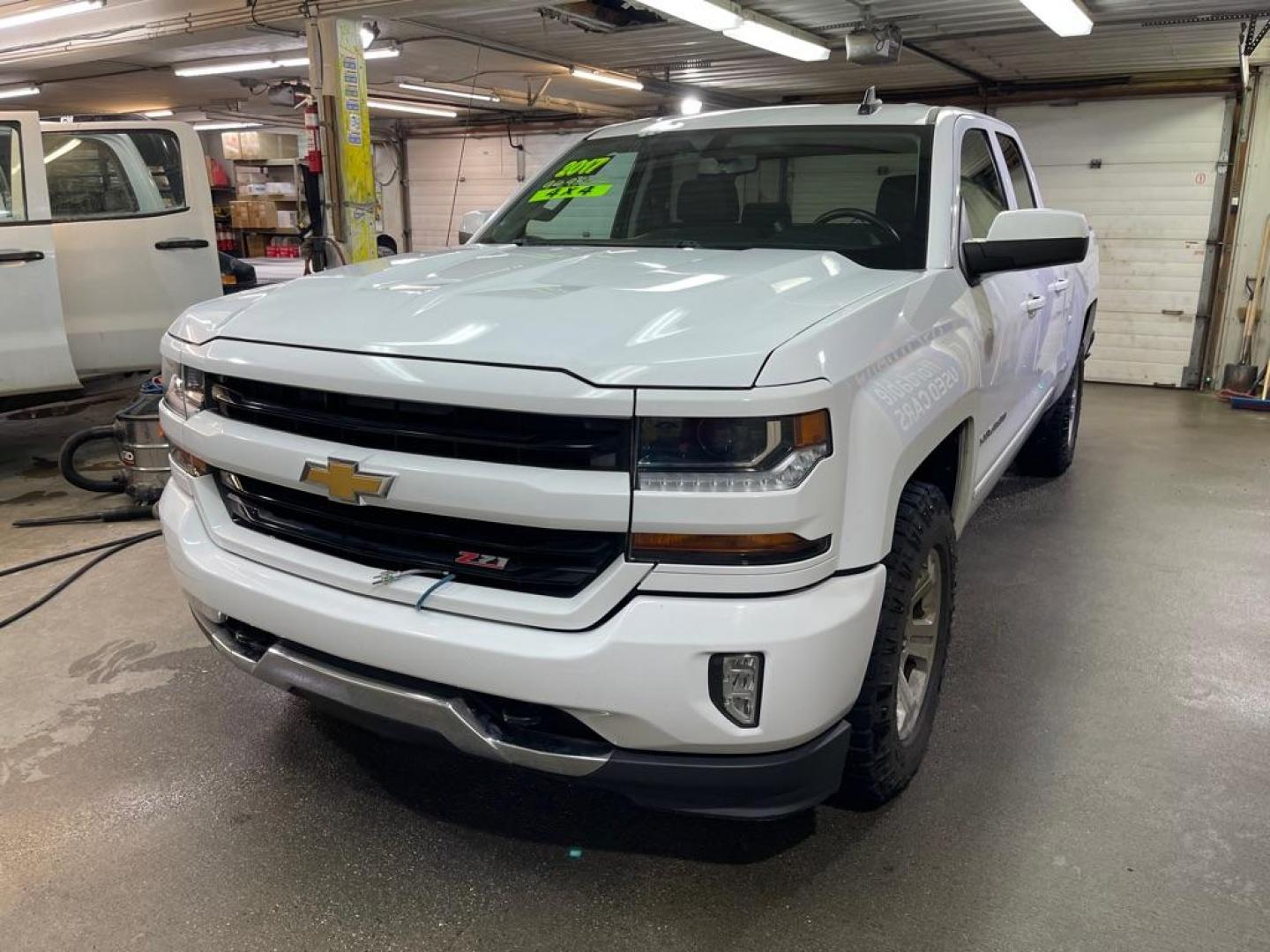 2017 WHITE CHEVROLET SILVERADO 1500 LT (1GCVKREC7HZ) with an 5.3L engine, Automatic transmission, located at 2525 S. Cushman, Fairbanks, AK, 99701, (907) 452-5707, 64.824036, -147.712311 - Photo#1