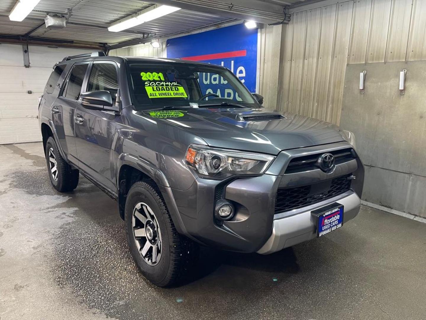 2021 GRAY TOYOTA 4RUNNER SR5 PREMIUM (JTERU5JRXM5) with an 4.0L engine, Automatic transmission, located at 2525 S. Cushman, Fairbanks, AK, 99701, (907) 452-5707, 64.824036, -147.712311 - Photo#0