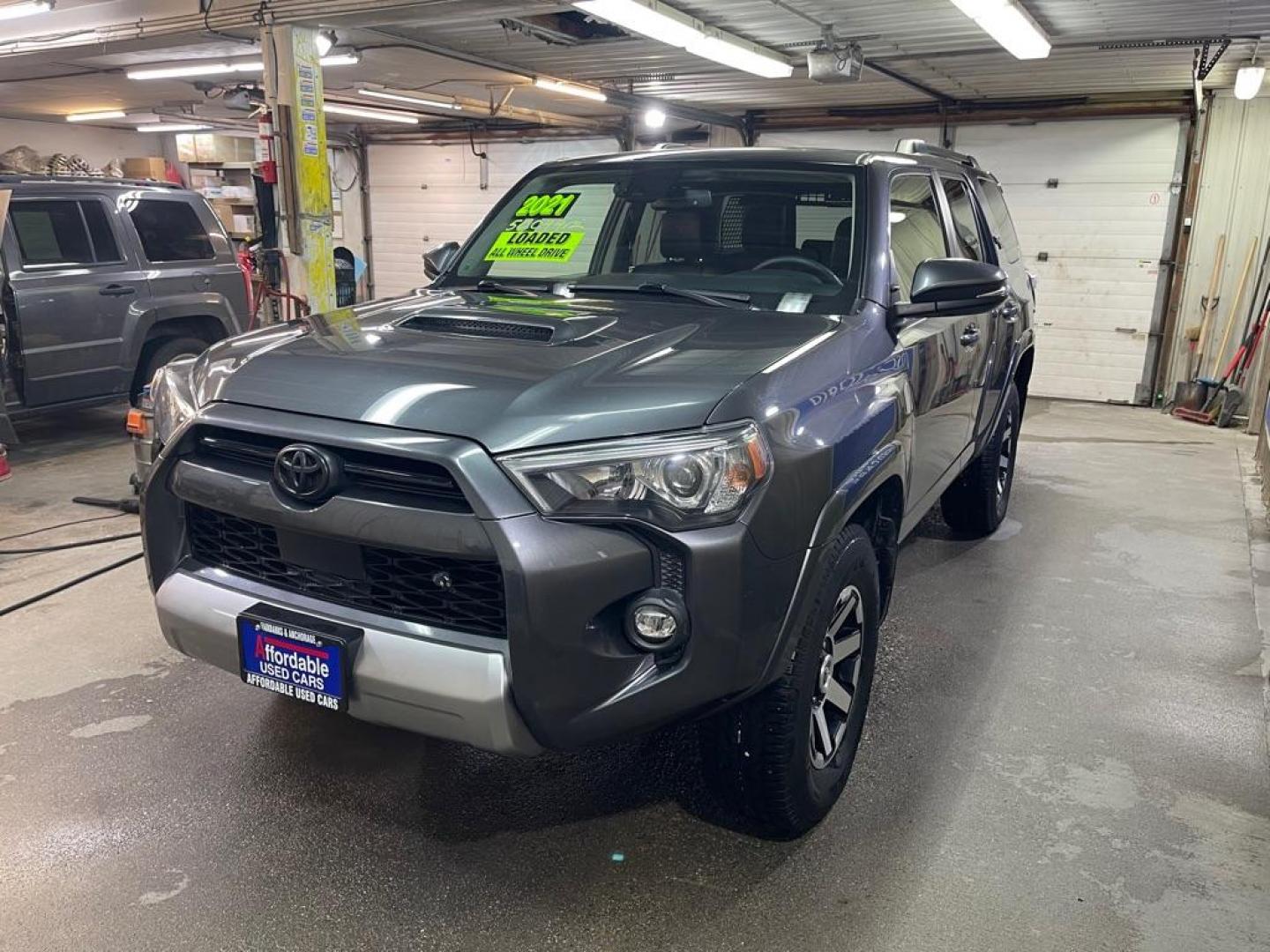 2021 GRAY TOYOTA 4RUNNER SR5 PREMIUM (JTERU5JRXM5) with an 4.0L engine, Automatic transmission, located at 2525 S. Cushman, Fairbanks, AK, 99701, (907) 452-5707, 64.824036, -147.712311 - Photo#1