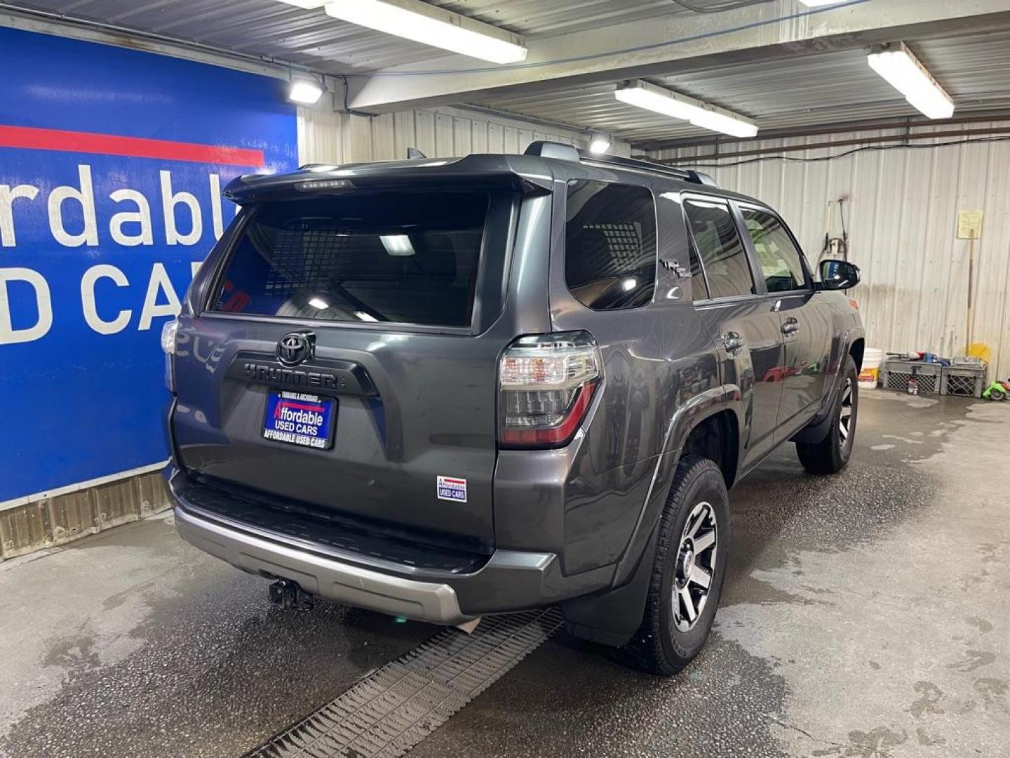 2021 GRAY TOYOTA 4RUNNER SR5 PREMIUM (JTERU5JRXM5) with an 4.0L engine, Automatic transmission, located at 2525 S. Cushman, Fairbanks, AK, 99701, (907) 452-5707, 64.824036, -147.712311 - Photo#2