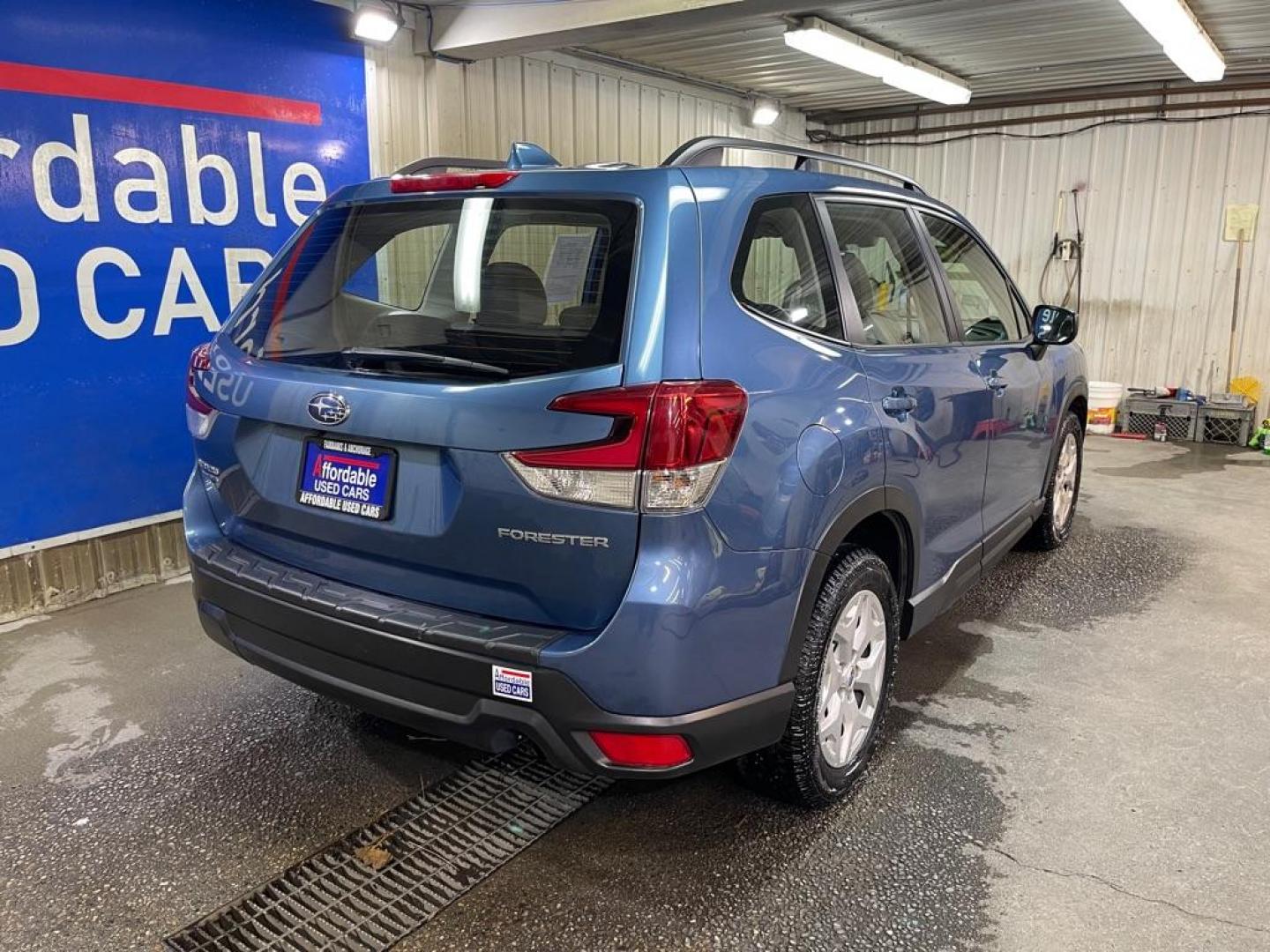 2020 BLUE SUBARU FORESTER (JF2SKADC5LH) with an 2.5L engine, Automatic transmission, located at 2525 S. Cushman, Fairbanks, AK, 99701, (907) 452-5707, 64.824036, -147.712311 - Photo#2