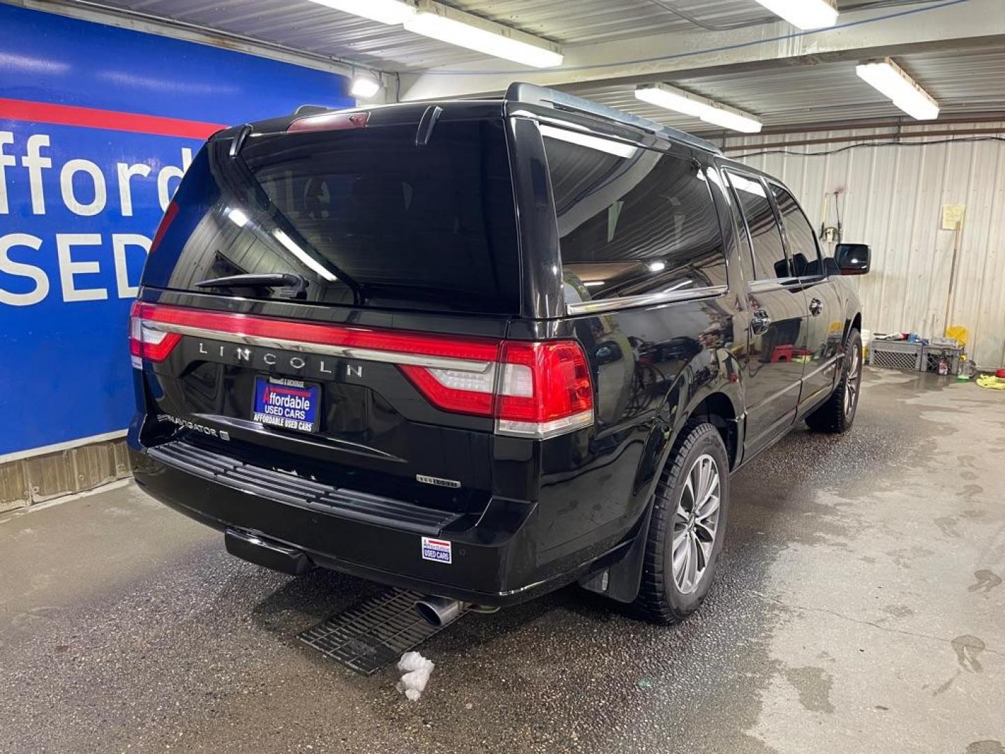 2015 BLACK LINCOLN NAVIGATOR L (5LMJJ3JT6FE) with an 3.5L engine, Automatic transmission, located at 2525 S. Cushman, Fairbanks, AK, 99701, (907) 452-5707, 64.824036, -147.712311 - Photo#2