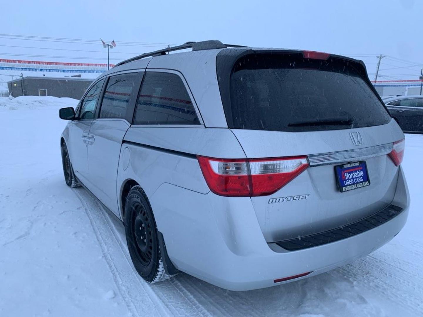 2013 SILVER HONDA ODYSSEY EXL (5FNRL5H60DB) with an 3.5L engine, Automatic transmission, located at 2525 S. Cushman, Fairbanks, AK, 99701, (907) 452-5707, 64.824036, -147.712311 - Photo#2