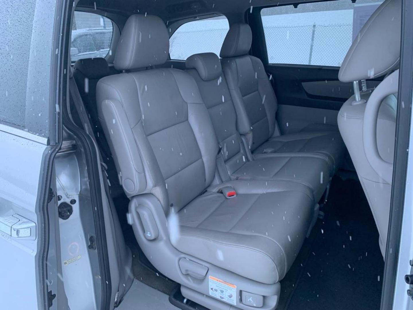 2013 SILVER HONDA ODYSSEY EXL (5FNRL5H60DB) with an 3.5L engine, Automatic transmission, located at 2525 S. Cushman, Fairbanks, AK, 99701, (907) 452-5707, 64.824036, -147.712311 - Photo#5