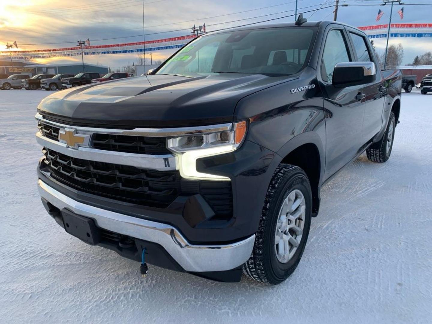 2022 BLUE CHEVROLET SILVERADO 1500 LT (3GCUDDED8NG) with an 5.3L engine, Automatic transmission, located at 2525 S. Cushman, Fairbanks, AK, 99701, (907) 452-5707, 64.824036, -147.712311 - Photo#1