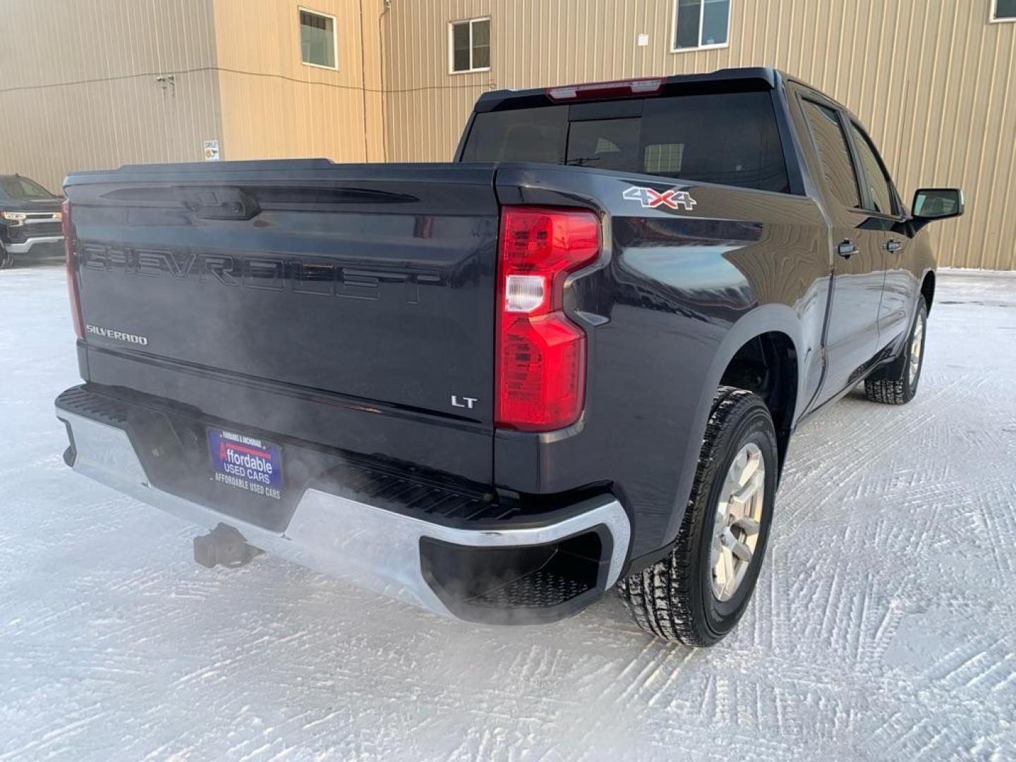 2022 BLUE CHEVROLET SILVERADO 1500 LT (3GCUDDED8NG) with an 5.3L engine, Automatic transmission, located at 2525 S. Cushman, Fairbanks, AK, 99701, (907) 452-5707, 64.824036, -147.712311 - Photo#3