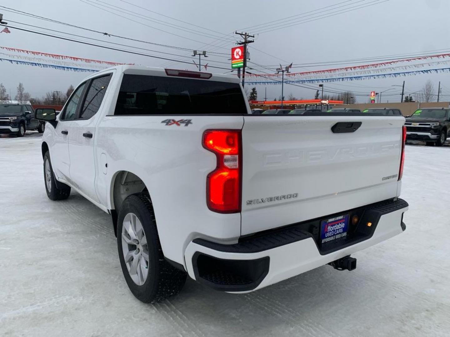 2019 WHITE CHEVROLET SILVERADO 1500 CUSTOM (3GCPYBEH5KG) with an 4.3L engine, Automatic transmission, located at 2525 S. Cushman, Fairbanks, AK, 99701, (907) 452-5707, 64.824036, -147.712311 - Photo#2