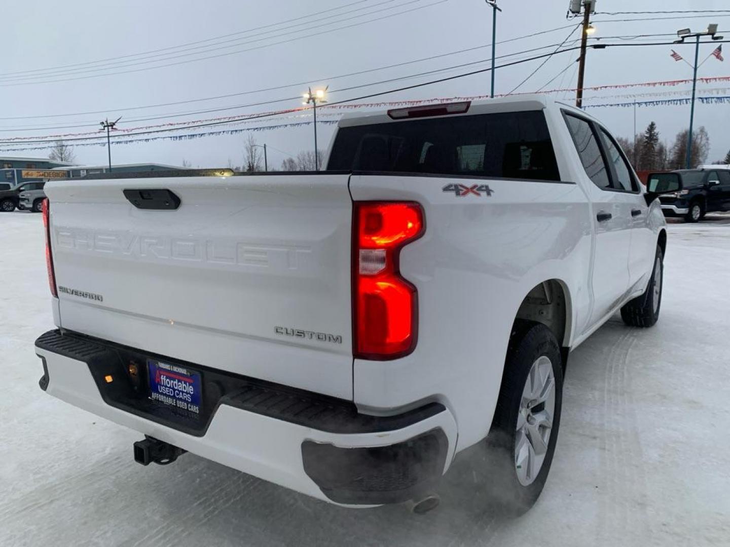 2019 WHITE CHEVROLET SILVERADO 1500 CUSTOM (3GCPYBEH5KG) with an 4.3L engine, Automatic transmission, located at 2525 S. Cushman, Fairbanks, AK, 99701, (907) 452-5707, 64.824036, -147.712311 - Photo#3