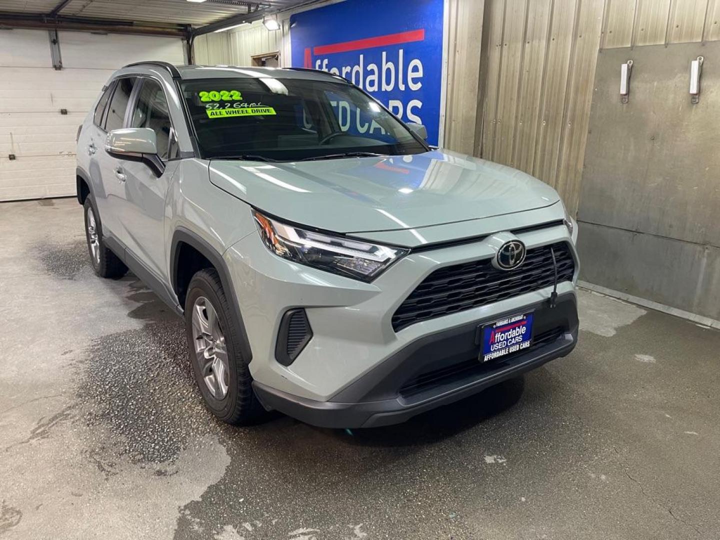 2022 GRAY TOYOTA RAV4 XLE (2T3P1RFV7NW) with an 2.5L engine, Automatic transmission, located at 2525 S. Cushman, Fairbanks, AK, 99701, (907) 452-5707, 64.824036, -147.712311 - Photo#0