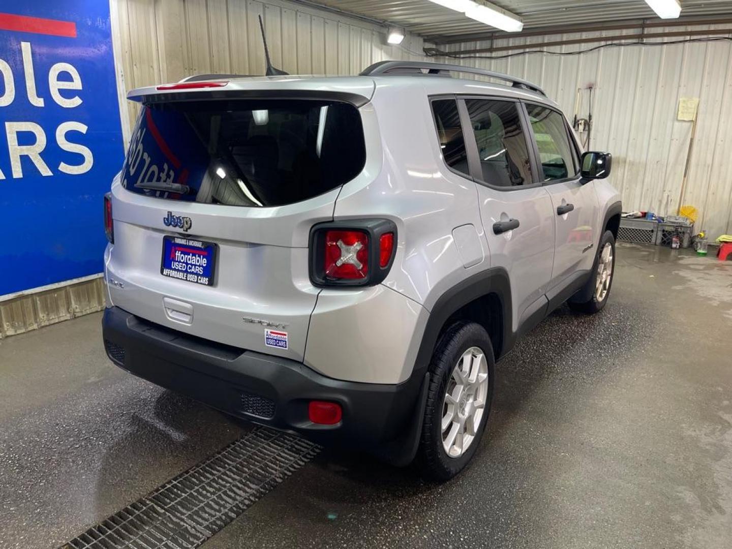 2021 SILVER JEEP RENEGADE SPORT (ZACNJDABXMP) with an 2.4L engine, Automatic transmission, located at 2525 S. Cushman, Fairbanks, AK, 99701, (907) 452-5707, 64.824036, -147.712311 - Photo#2