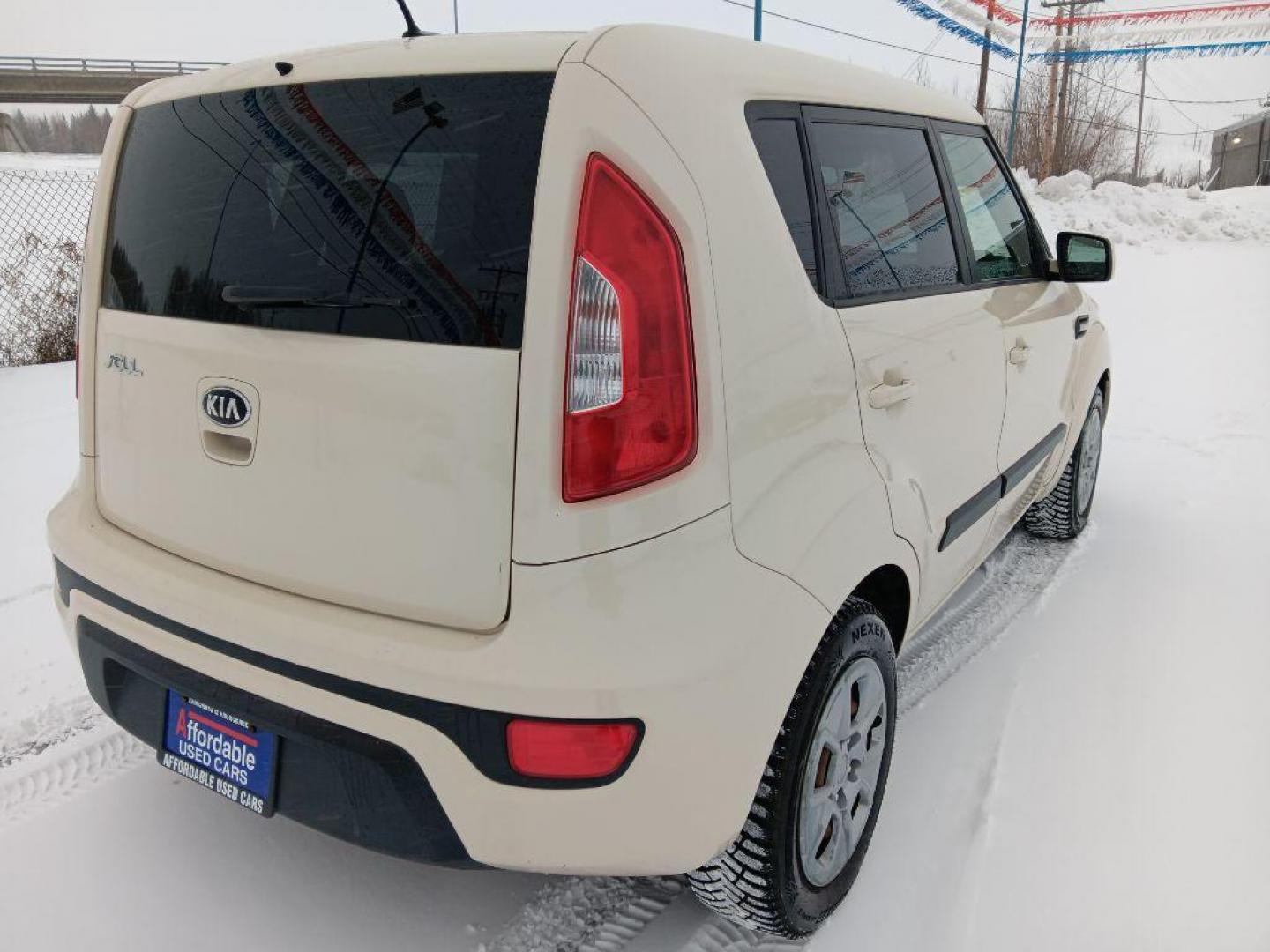 2013 BEIGE KIA SOUL (KNDJT2A51D7) with an 1.6L engine, Automatic transmission, located at 2525 S. Cushman, Fairbanks, AK, 99701, (907) 452-5707, 64.824036, -147.712311 - Photo#3