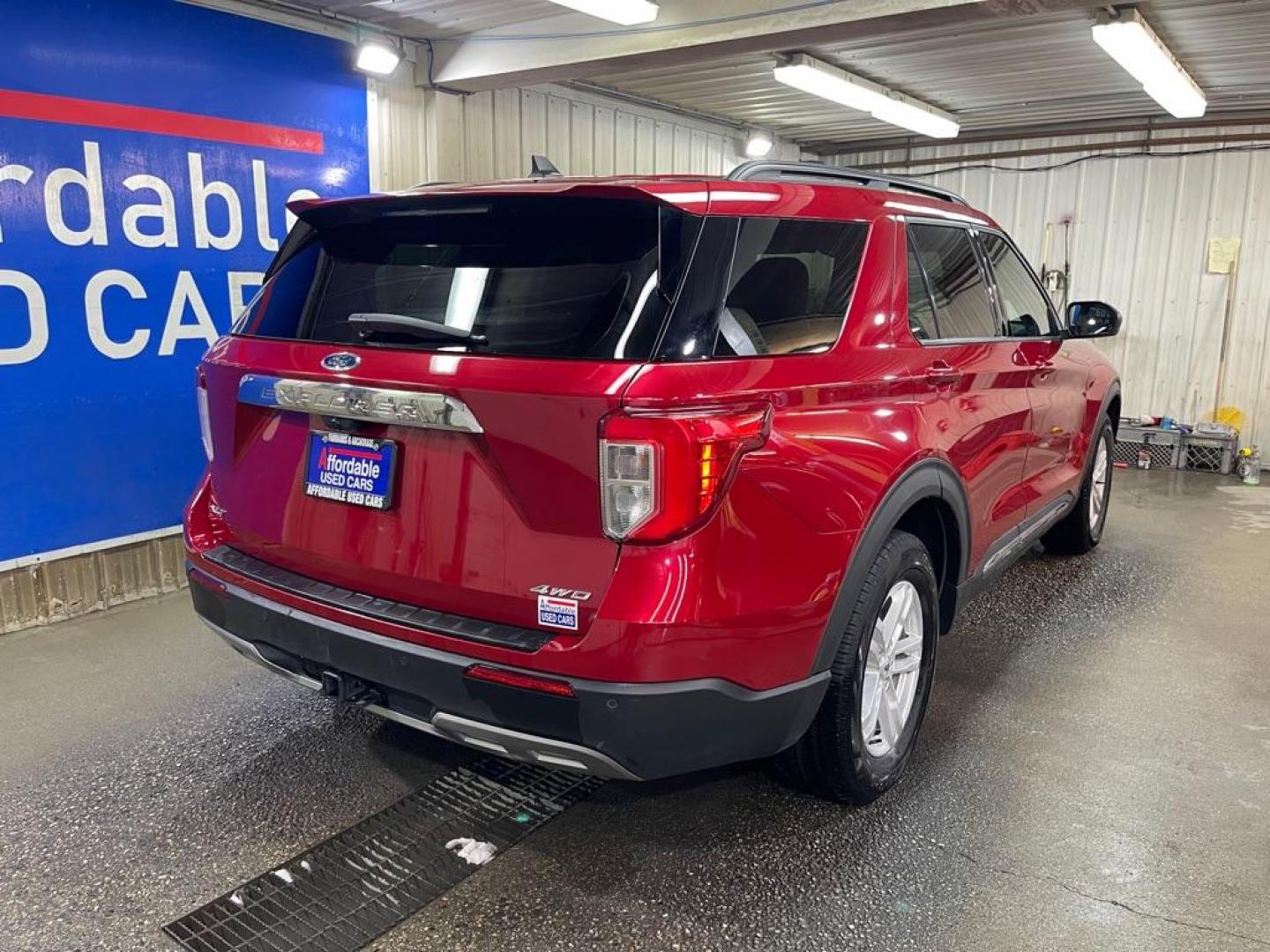 2022 RED FORD EXPLORER XLT (1FMSK8DH7NG) with an 2.3L engine, Automatic transmission, located at 2525 S. Cushman, Fairbanks, AK, 99701, (907) 452-5707, 64.824036, -147.712311 - Photo#2