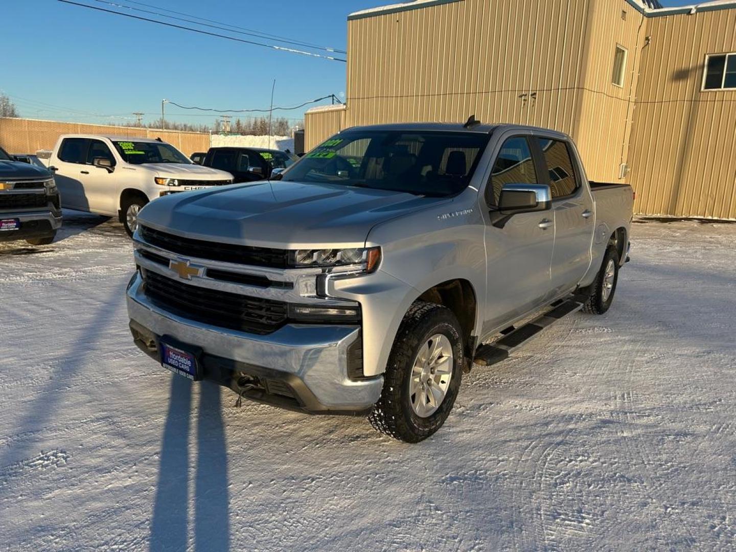 2021 SILVER CHEVROLET SILVERADO 1500 LT (3GCUYDED2MG) with an 5.3L engine, Automatic transmission, located at 2525 S. Cushman, Fairbanks, AK, 99701, (907) 452-5707, 64.824036, -147.712311 - Photo#0