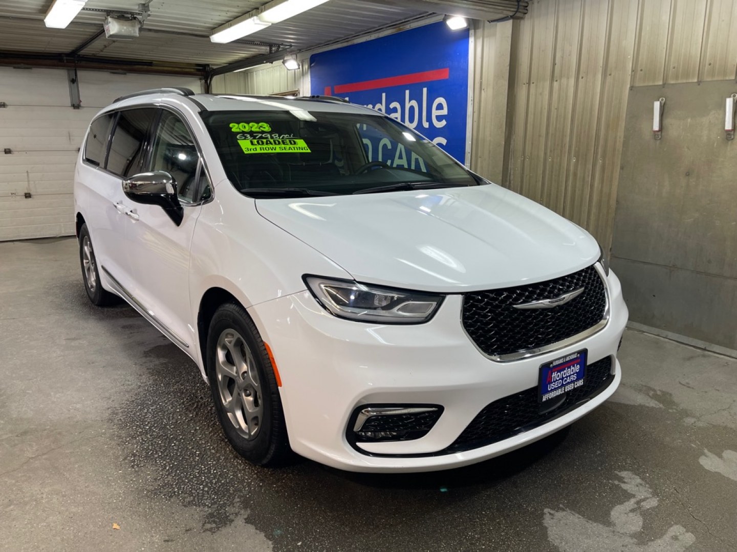 2023 WHITE CHRYSLER PACIFICA LIMITED (2C4RC1GG4PR) with an 3.6L engine, Automatic transmission, located at 2525 S. Cushman, Fairbanks, AK, 99701, (907) 452-5707, 64.824036, -147.712311- Photo#0