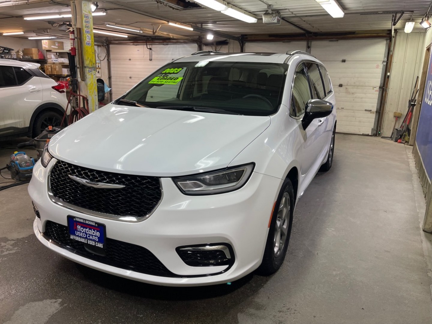2023 WHITE CHRYSLER PACIFICA LIMITED (2C4RC1GG4PR) with an 3.6L engine, Automatic transmission, located at 2525 S. Cushman, Fairbanks, AK, 99701, (907) 452-5707, 64.824036, -147.712311- Photo#1