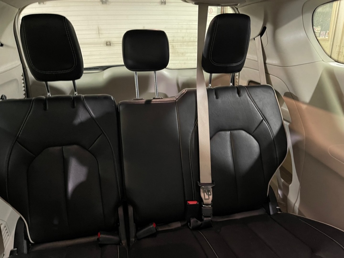 2023 WHITE CHRYSLER PACIFICA LIMITED (2C4RC1GG4PR) with an 3.6L engine, Automatic transmission, located at 2525 S. Cushman, Fairbanks, AK, 99701, (907) 452-5707, 64.824036, -147.712311- Photo#5