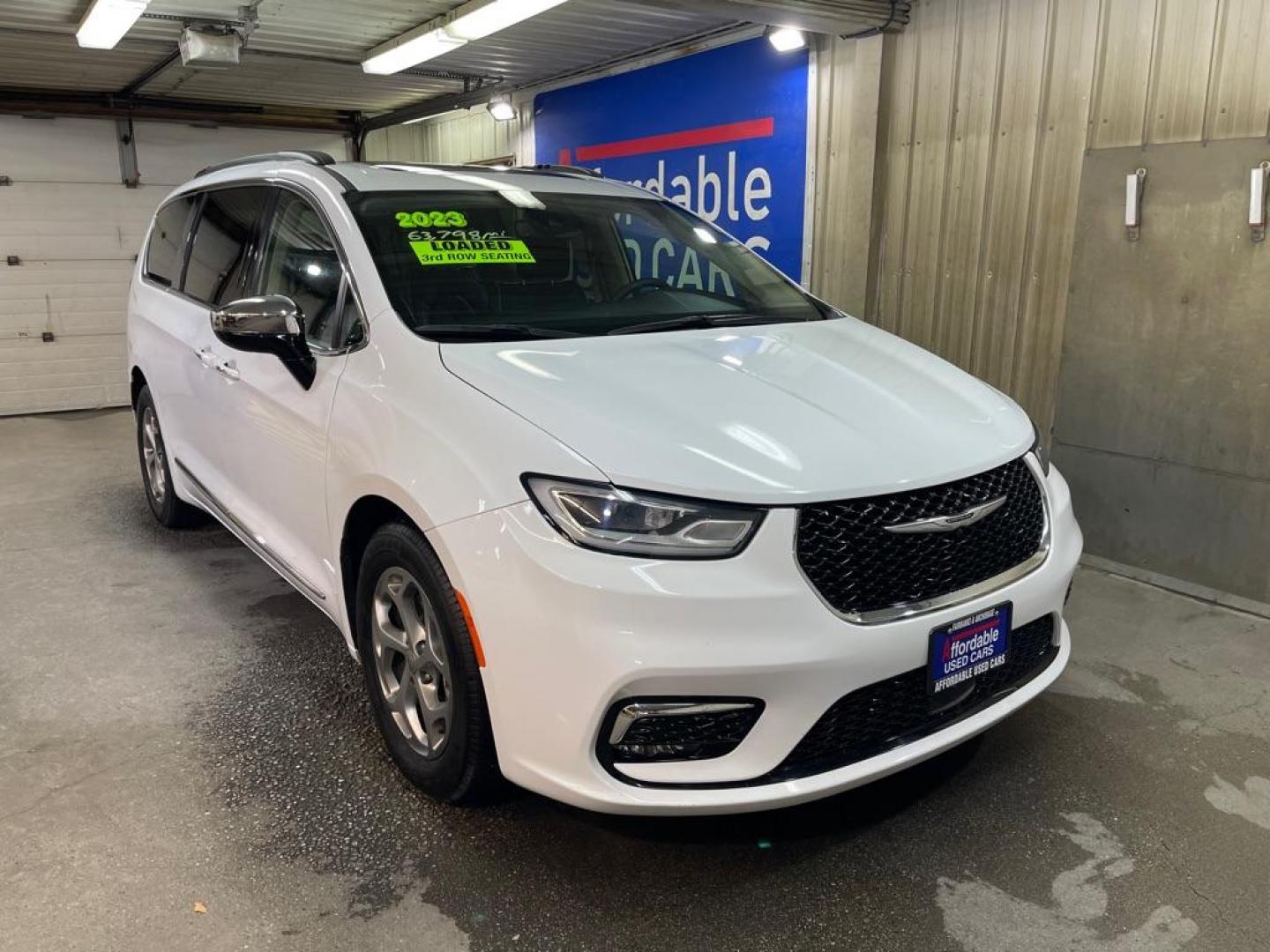 2023 WHITE CHRYSLER PACIFICA LIMITED (2C4RC1GG4PR) with an 3.6L engine, Automatic transmission, located at 2525 S. Cushman, Fairbanks, AK, 99701, (907) 452-5707, 64.824036, -147.712311 - Photo#0