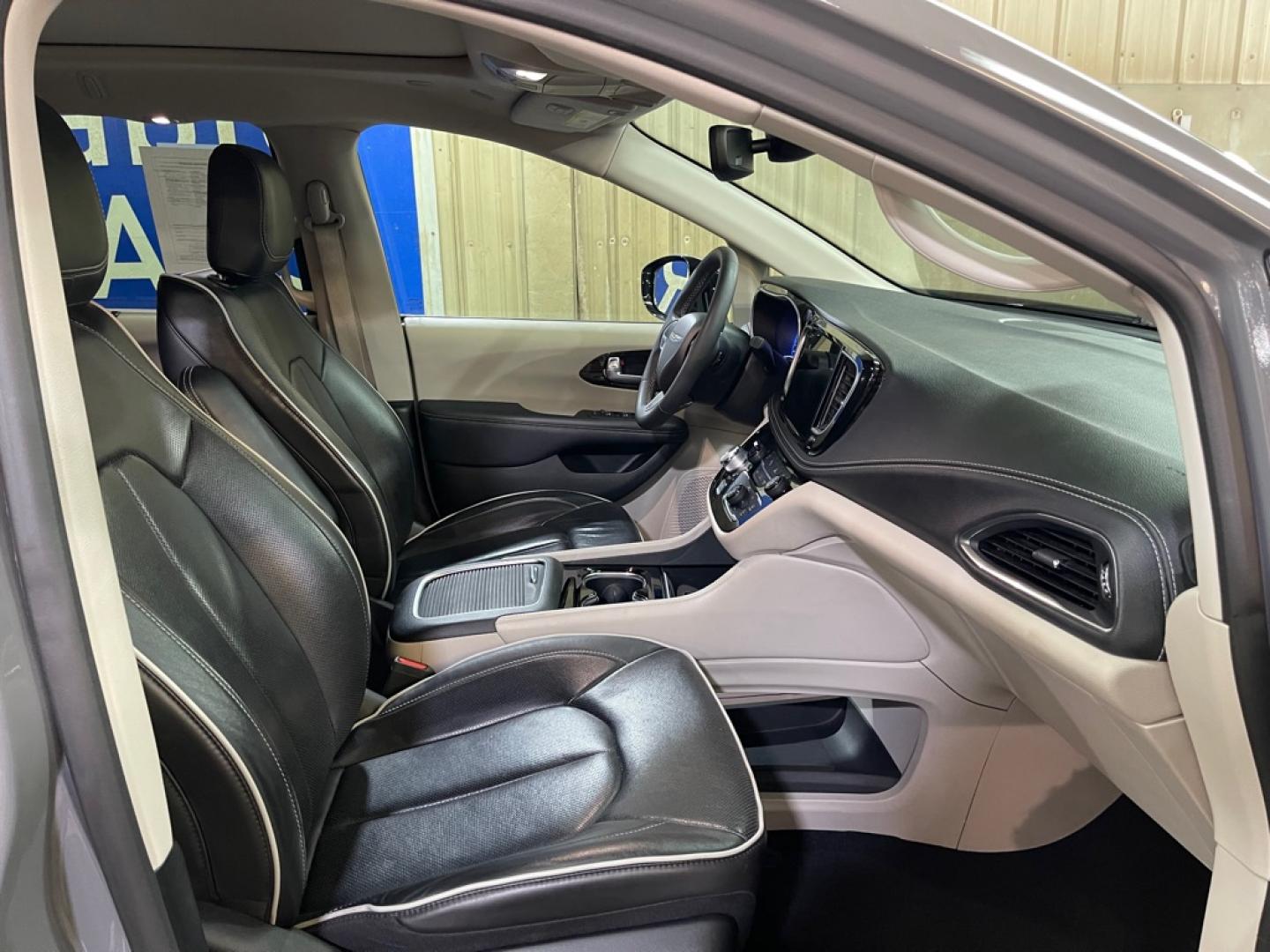2023 GRAY CHRYSLER PACIFICA LIMITED (2C4RC1GG5PR) with an 3.6L engine, Automatic transmission, located at 2525 S. Cushman, Fairbanks, AK, 99701, (907) 452-5707, 64.824036, -147.712311- Photo#3