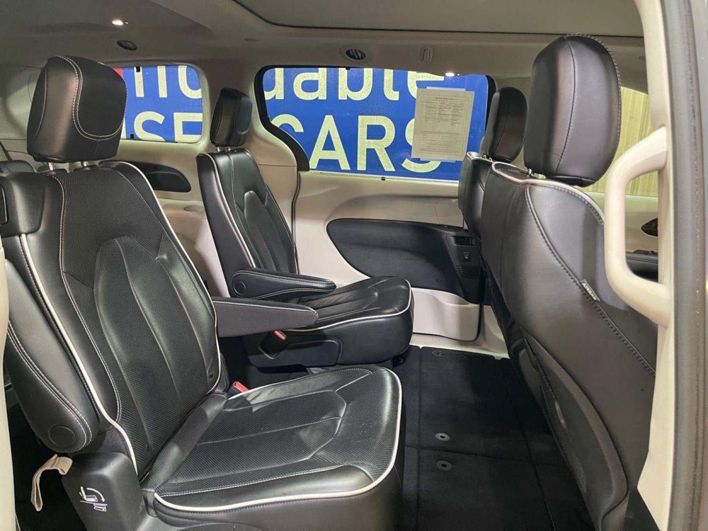 2023 GRAY CHRYSLER PACIFICA LIMITED (2C4RC1GG5PR) with an 3.6L engine, Automatic transmission, located at 2525 S. Cushman, Fairbanks, AK, 99701, (907) 452-5707, 64.824036, -147.712311- Photo#4