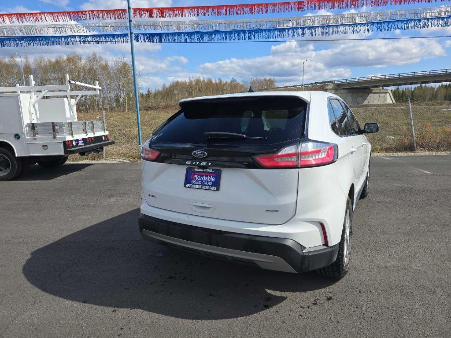 2022 WHITE FORD EDGE SEL (2FMPK4J91NB) with an 2.0L engine, Automatic transmission, located at 2525 S. Cushman, Fairbanks, AK, 99701, (907) 452-5707, 64.824036, -147.712311 - Photo#4