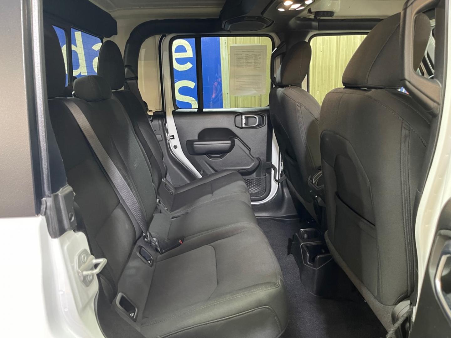 2022 WHITE JEEP GLADIATOR SPORT (1C6HJTAG3NL) with an 3.6L engine, Automatic transmission, located at 2525 S. Cushman, Fairbanks, AK, 99701, (907) 452-5707, 64.824036, -147.712311- Photo#4