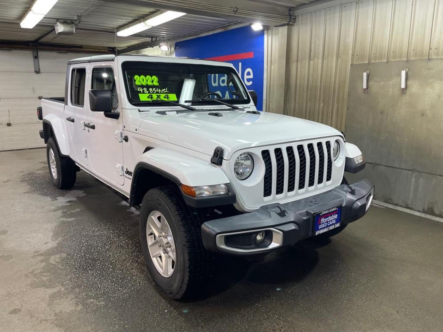 2022 WHITE JEEP GLADIATOR SPORT (1C6HJTAG3NL) with an 3.6L engine, Automatic transmission, located at 2525 S. Cushman, Fairbanks, AK, 99701, (907) 452-5707, 64.824036, -147.712311 - Photo#0