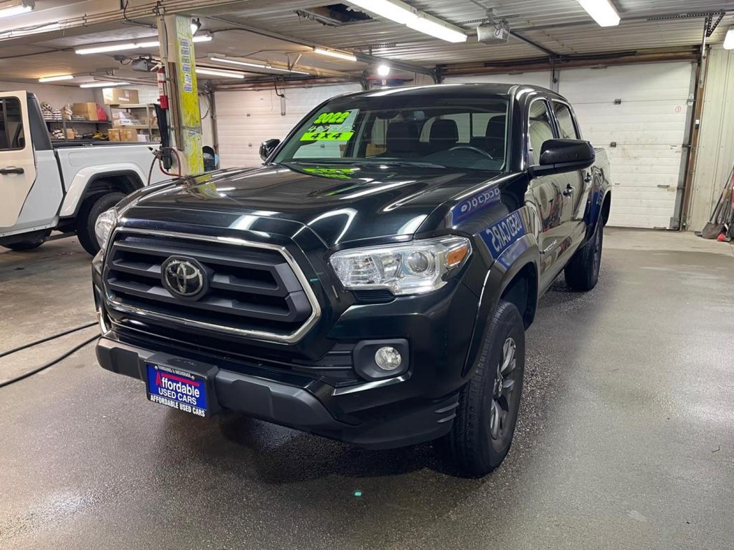 2022 BLACK TOYOTA TACOMA DOUBLE CAB (3TMCZ5AN3NM) with an 3.5L engine, Automatic transmission, located at 2525 S. Cushman, Fairbanks, AK, 99701, (907) 452-5707, 64.824036, -147.712311 - Photo#1