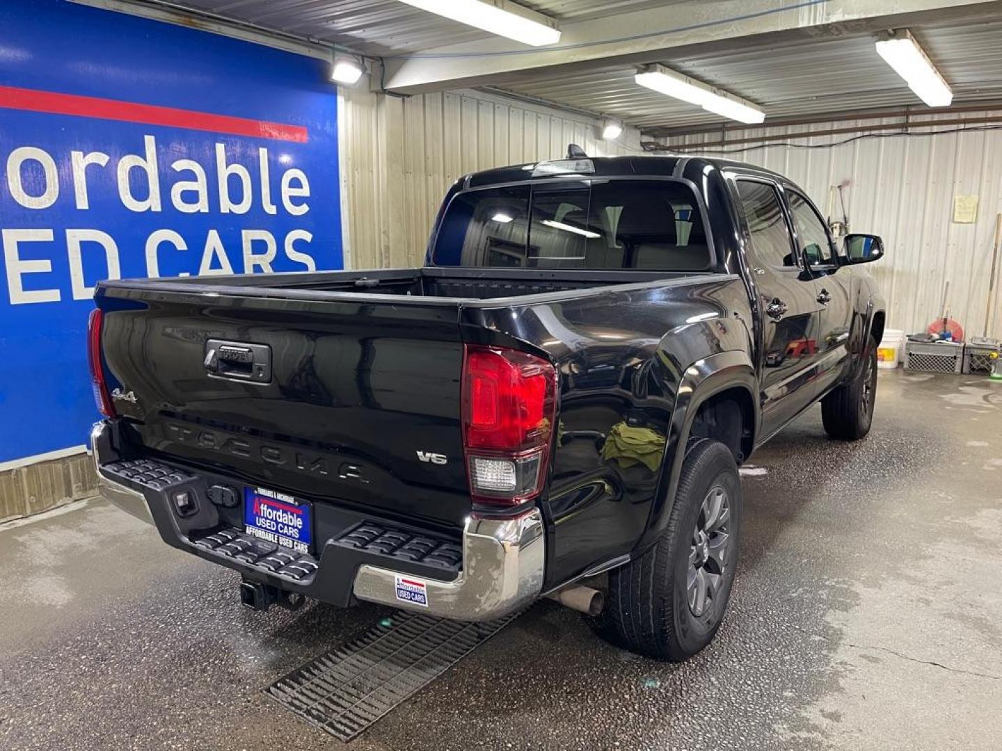 2022 BLACK TOYOTA TACOMA DOUBLE CAB (3TMCZ5AN3NM) with an 3.5L engine, Automatic transmission, located at 2525 S. Cushman, Fairbanks, AK, 99701, (907) 452-5707, 64.824036, -147.712311 - Photo#2