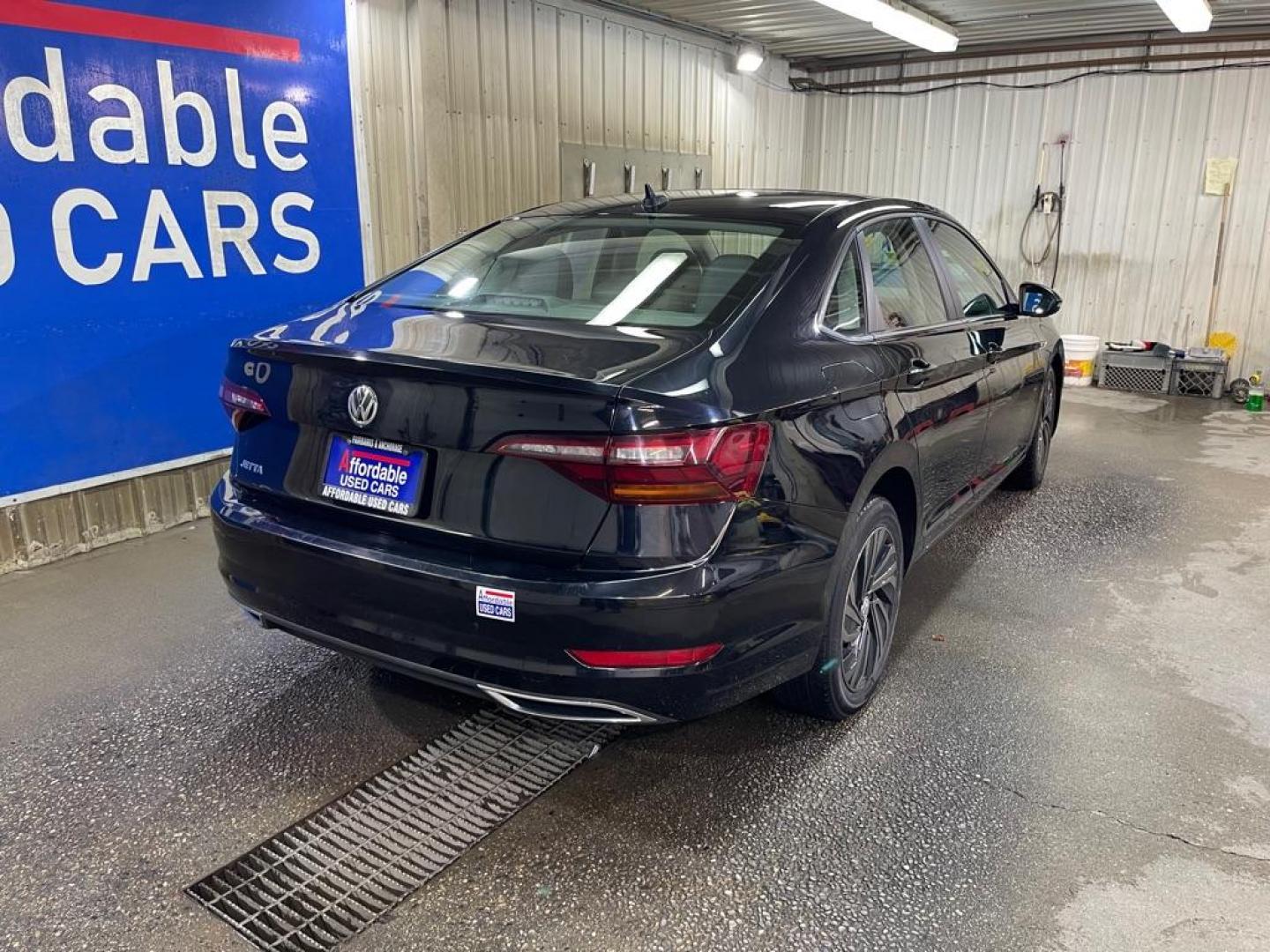 2019 BLACK VOLKSWAGEN JETTA SEL PREMIUM (3VWG57BU3KM) with an 1.4L engine, Automatic transmission, located at 2525 S. Cushman, Fairbanks, AK, 99701, (907) 452-5707, 64.824036, -147.712311 - Photo#2