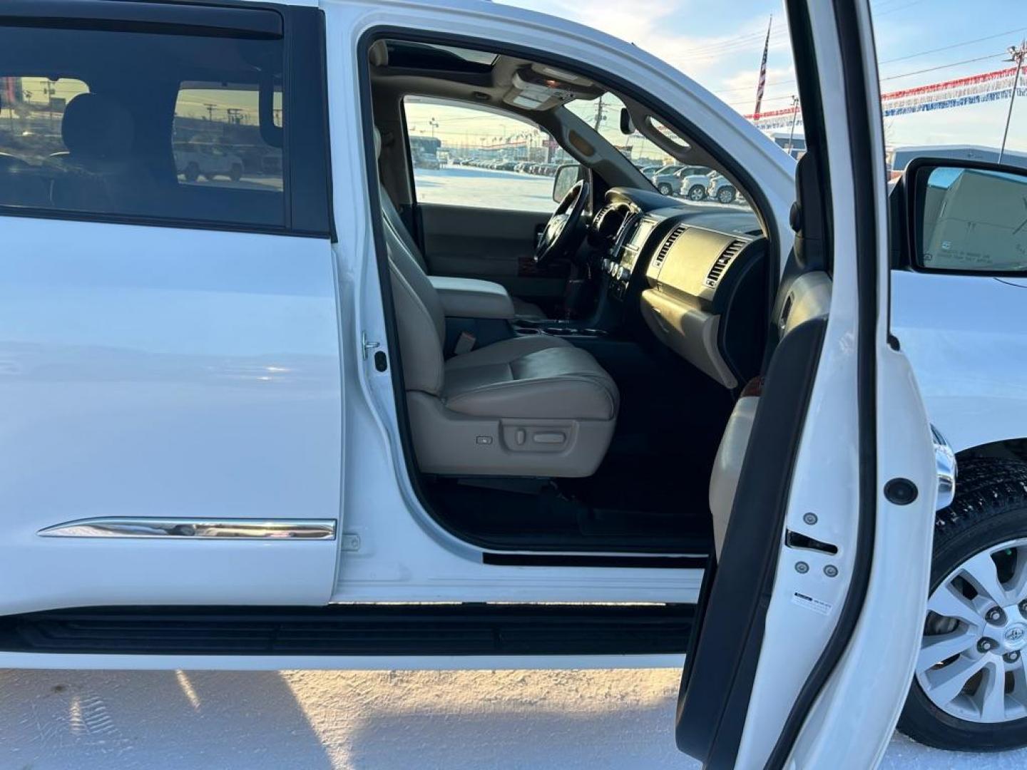 2019 WHITE TOYOTA SEQUOIA PLATINUM (5TDDY5G18KS) with an 5.7L engine, Automatic transmission, located at 2525 S. Cushman, Fairbanks, AK, 99701, (907) 452-5707, 64.824036, -147.712311 - Photo#4