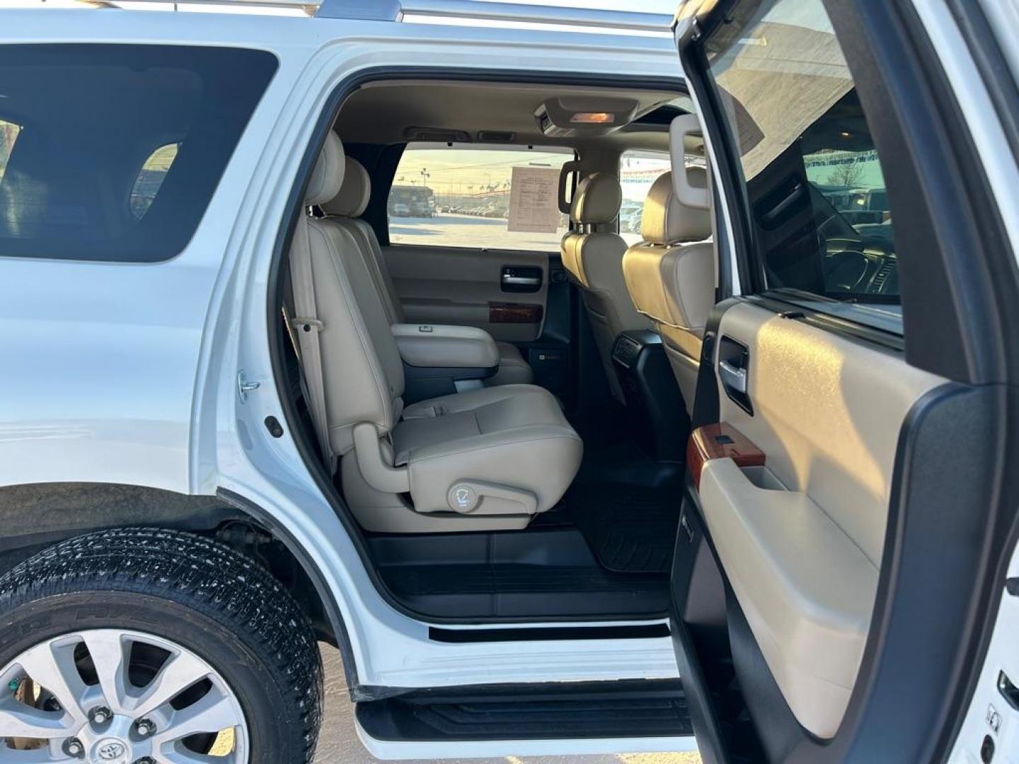 2019 WHITE TOYOTA SEQUOIA PLATINUM (5TDDY5G18KS) with an 5.7L engine, Automatic transmission, located at 2525 S. Cushman, Fairbanks, AK, 99701, (907) 452-5707, 64.824036, -147.712311 - Photo#5