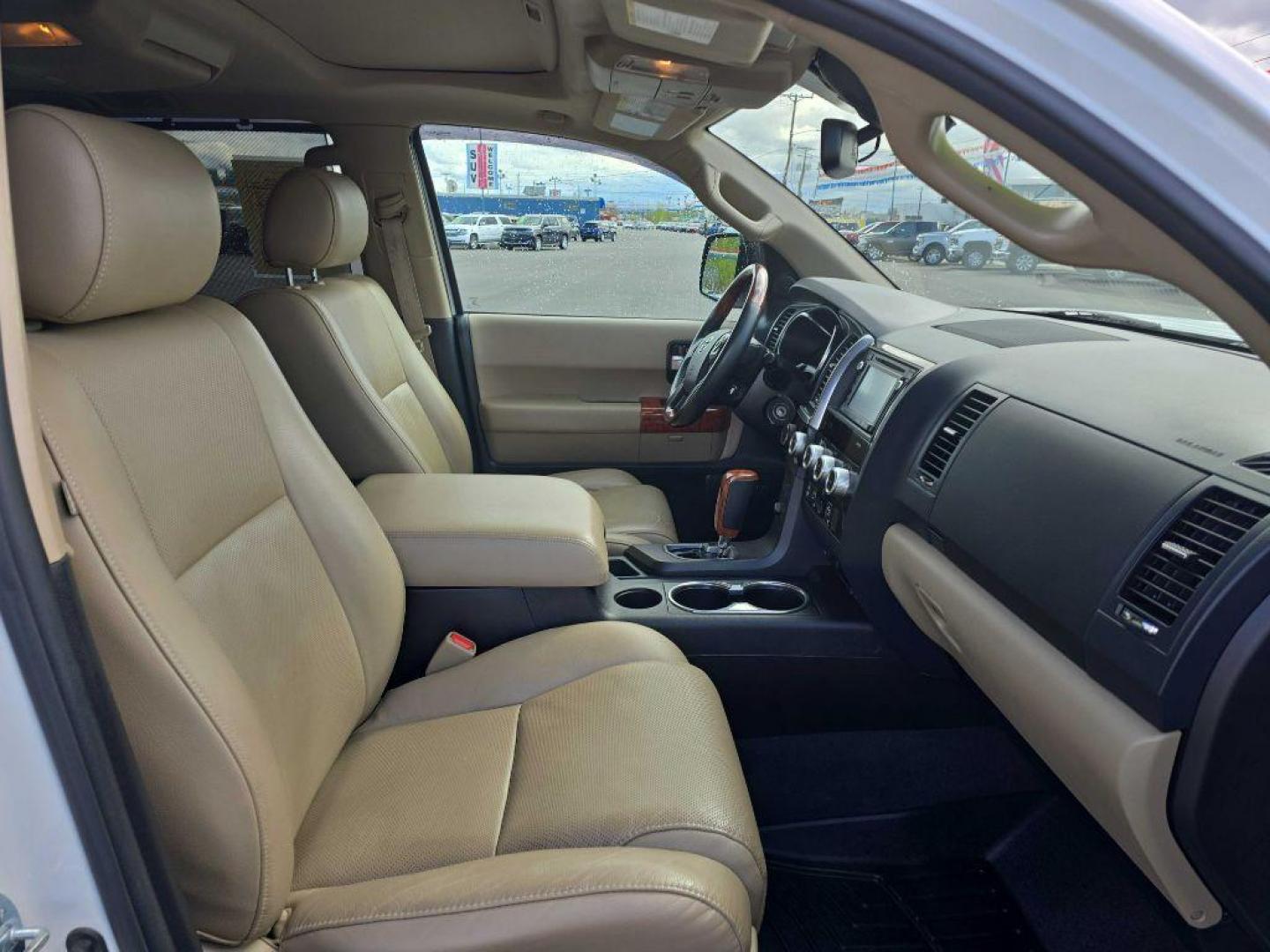 2019 WHITE TOYOTA SEQUOIA PLATINUM (5TDDY5G18KS) with an 5.7L engine, Automatic transmission, located at 2525 S. Cushman, Fairbanks, AK, 99701, (907) 452-5707, 64.824036, -147.712311 - Photo#4