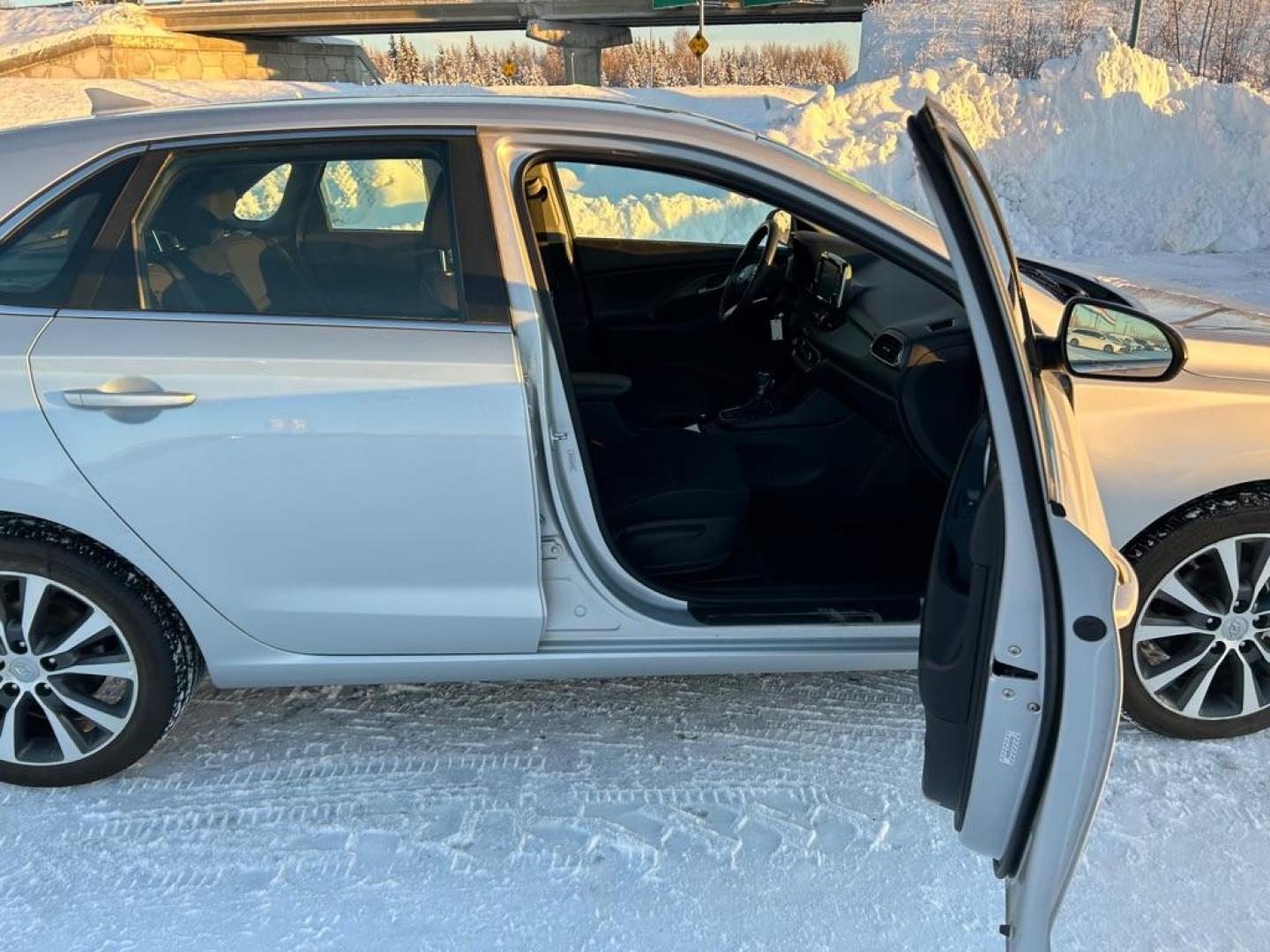 2019 SILVER HYUNDAI ELANTRA GT (KMHH35LE2KU) with an 2.0L engine, Automatic transmission, located at 2525 S. Cushman, Fairbanks, AK, 99701, (907) 452-5707, 64.824036, -147.712311 - Photo#4