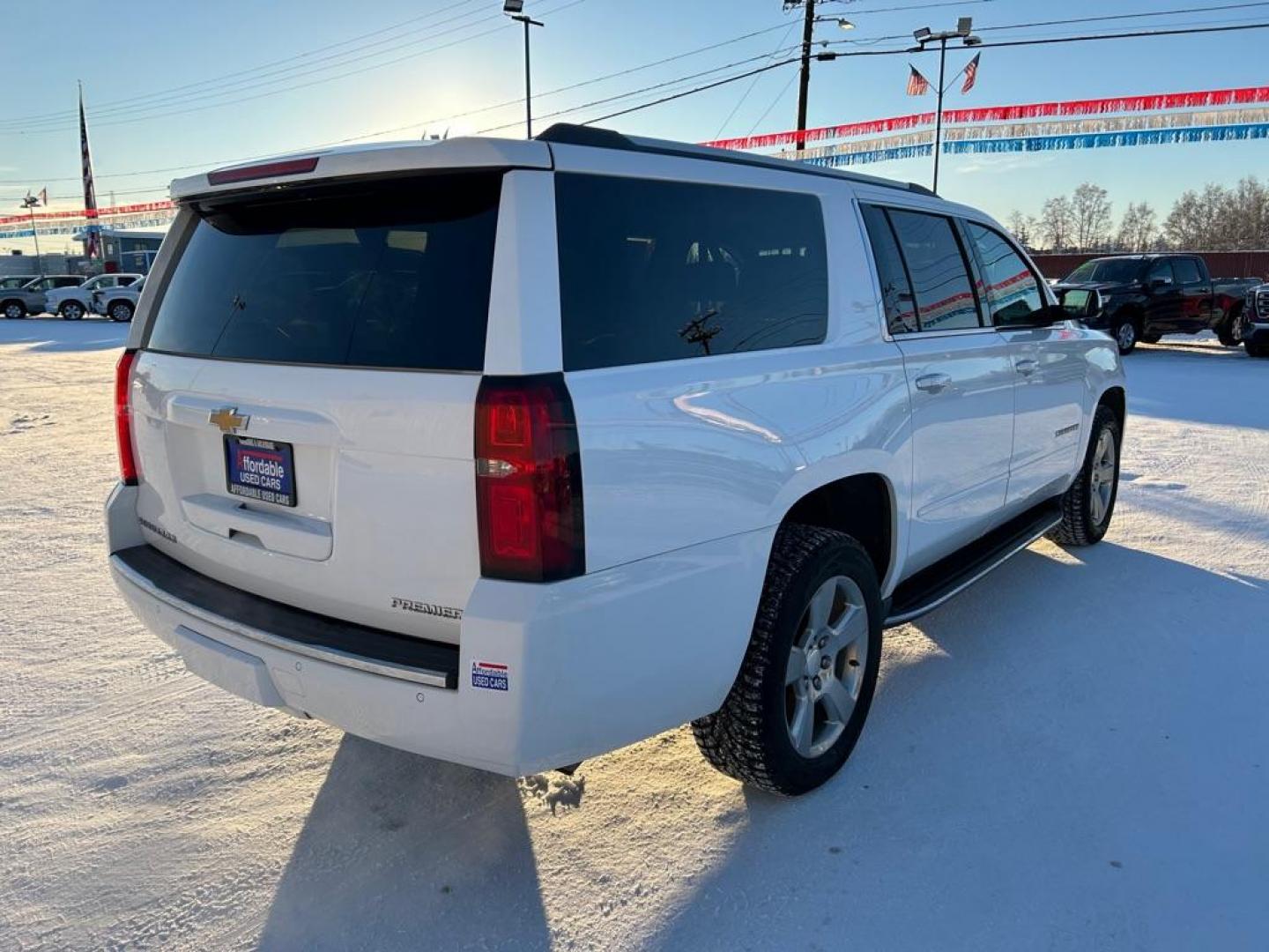 2020 WHITE CHEVROLET SUBURBAN 1500 PREMIER (1GNSKJKC4LR) with an 5.3L engine, Automatic transmission, located at 2525 S. Cushman, Fairbanks, AK, 99701, (907) 452-5707, 64.824036, -147.712311 - Photo#2