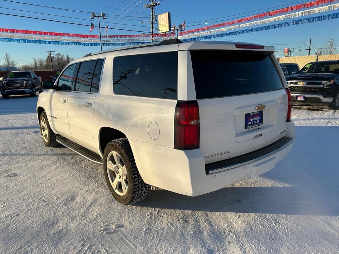 2020 WHITE CHEVROLET SUBURBAN 1500 PREMIER (1GNSKJKC4LR) with an 5.3L engine, Automatic transmission, located at 2525 S. Cushman, Fairbanks, AK, 99701, (907) 452-5707, 64.824036, -147.712311 - Photo#3