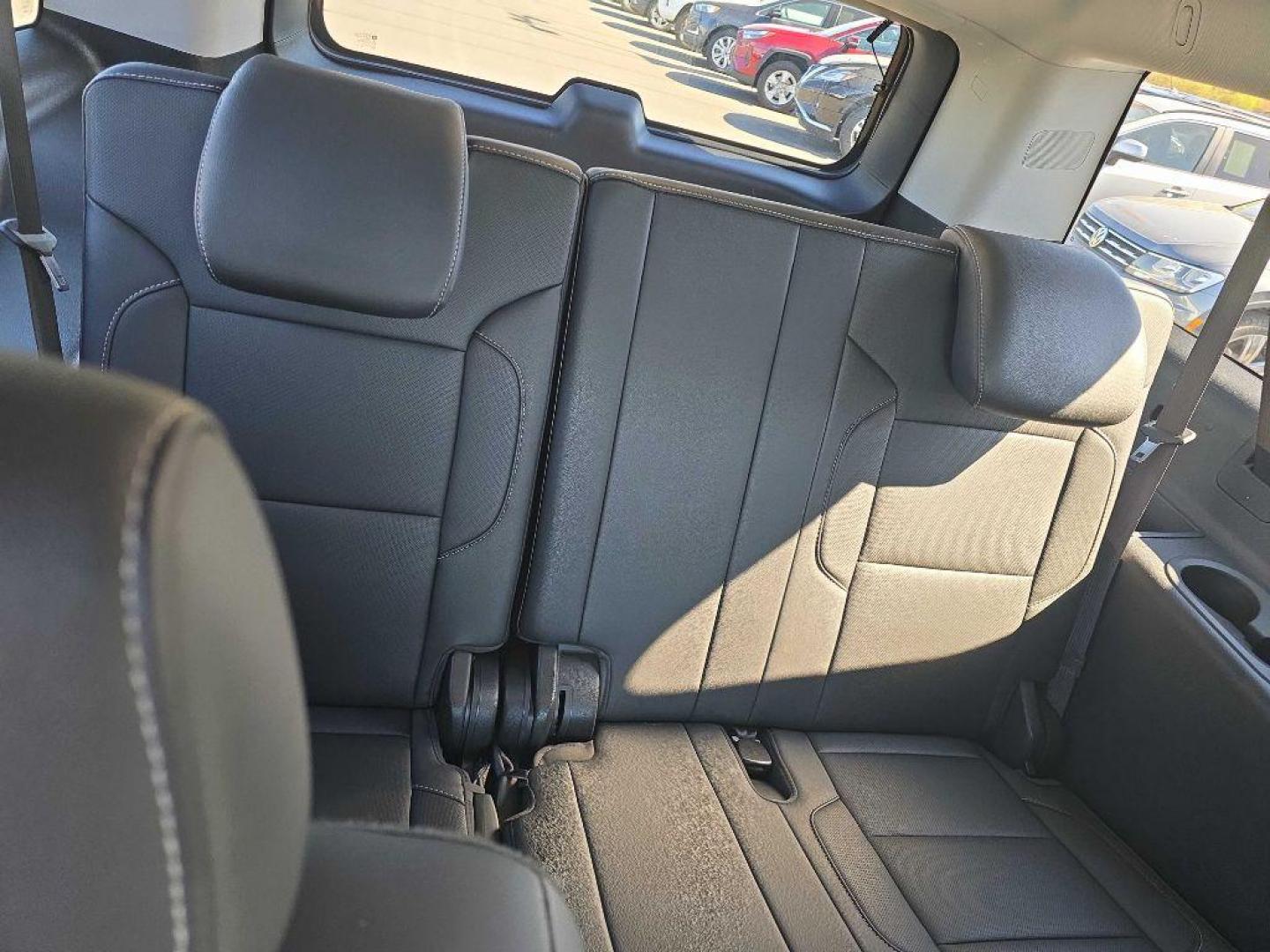 2020 WHITE CHEVROLET SUBURBAN 1500 PREMIER (1GNSKJKC4LR) with an 5.3L engine, Automatic transmission, located at 2525 S. Cushman, Fairbanks, AK, 99701, (907) 452-5707, 64.824036, -147.712311 - Photo#4