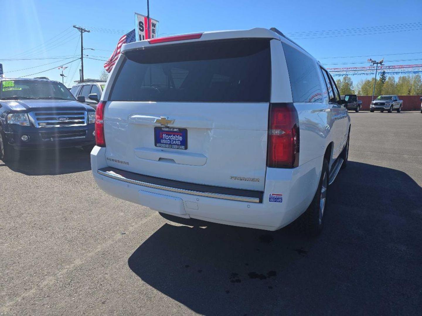 2020 WHITE CHEVROLET SUBURBAN 1500 PREMIER (1GNSKJKC4LR) with an 5.3L engine, Automatic transmission, located at 2525 S. Cushman, Fairbanks, AK, 99701, (907) 452-5707, 64.824036, -147.712311 - Photo#2
