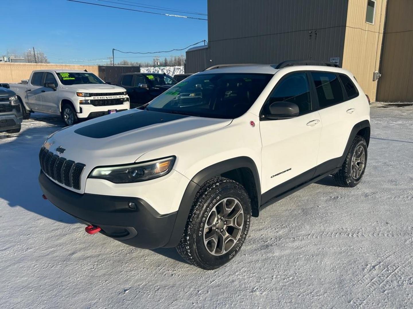 2020 WHITE JEEP CHEROKEE TRAILHAWK (1C4PJMBX0LD) with an 3.2L engine, Automatic transmission, located at 2525 S. Cushman, Fairbanks, AK, 99701, (907) 452-5707, 64.824036, -147.712311 - Photo#0