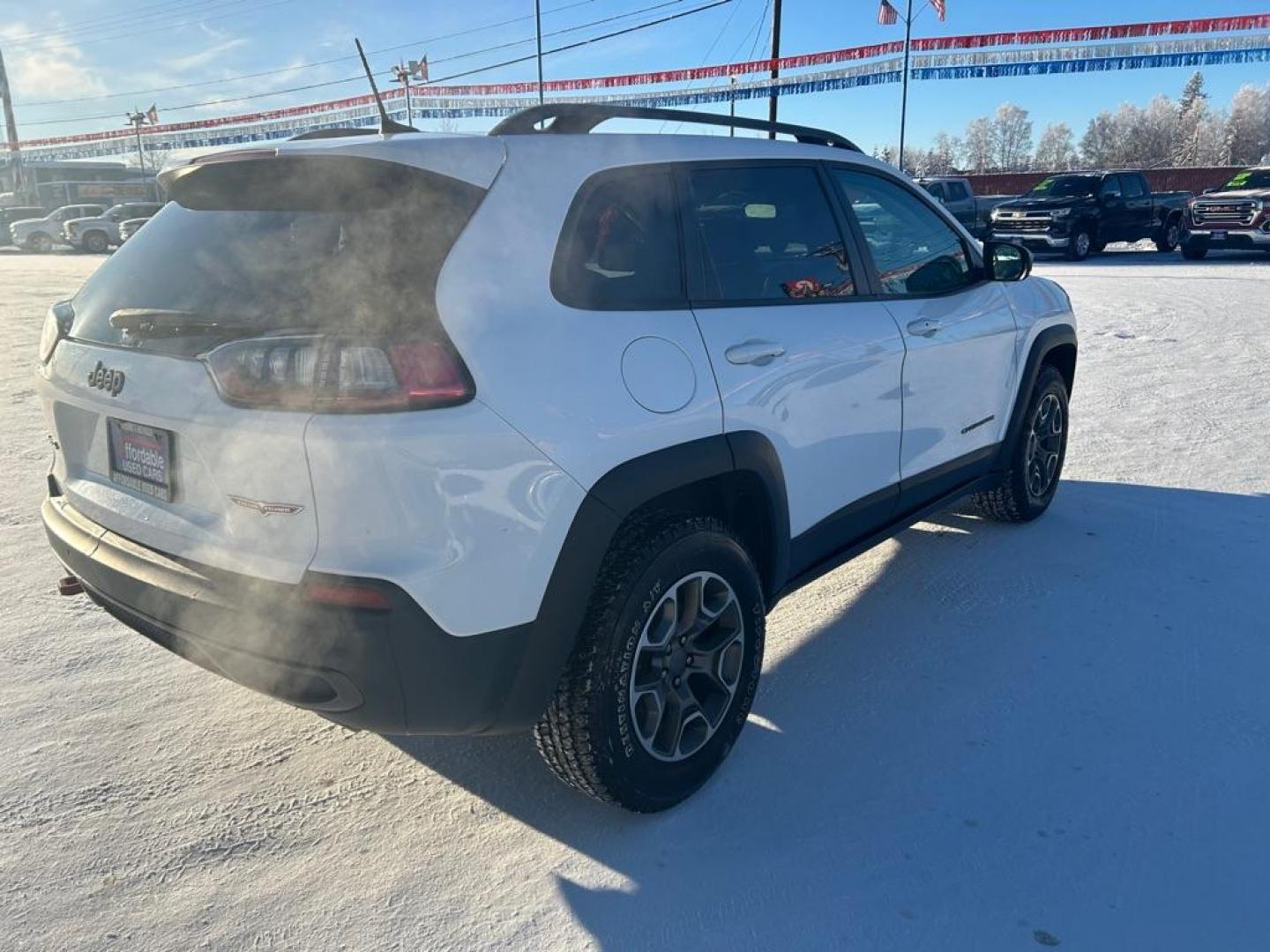 2020 WHITE JEEP CHEROKEE TRAILHAWK (1C4PJMBX0LD) with an 3.2L engine, Automatic transmission, located at 2525 S. Cushman, Fairbanks, AK, 99701, (907) 452-5707, 64.824036, -147.712311 - Photo#2