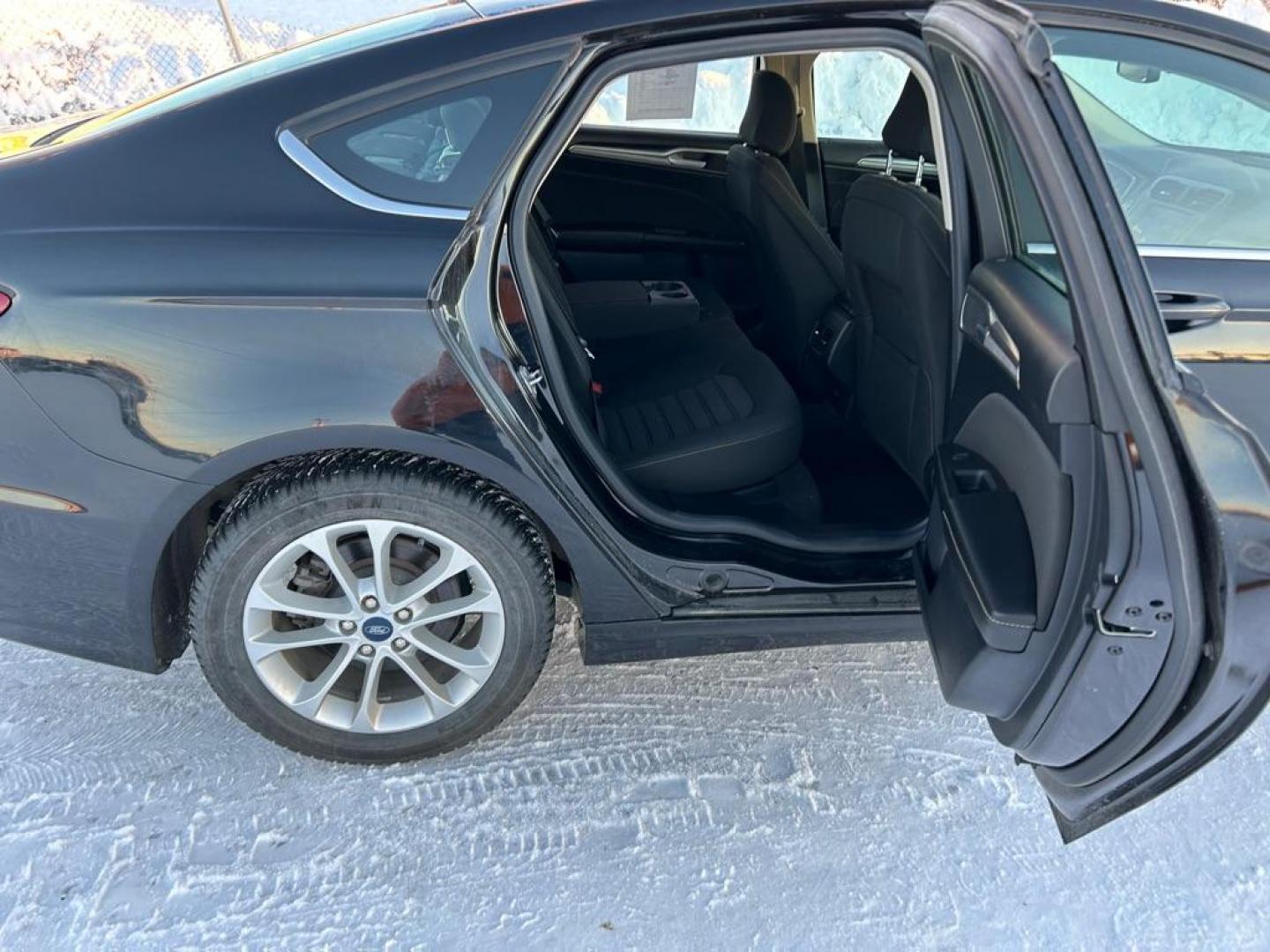 2020 BLACK FORD FUSION SE (3FA6P0HD9LR) with an 1.5L engine, Automatic transmission, located at 2525 S. Cushman, Fairbanks, AK, 99701, (907) 452-5707, 64.824036, -147.712311 - Photo#5