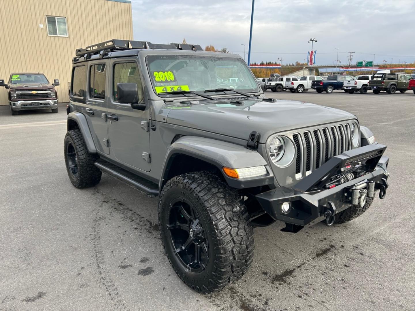2019 GRAY JEEP WRANGLER UNLIMI SAHARA (1C4HJXENXKW) with an 2.0L engine, Automatic transmission, located at 2525 S. Cushman, Fairbanks, AK, 99701, (907) 452-5707, 64.824036, -147.712311- Photo#1