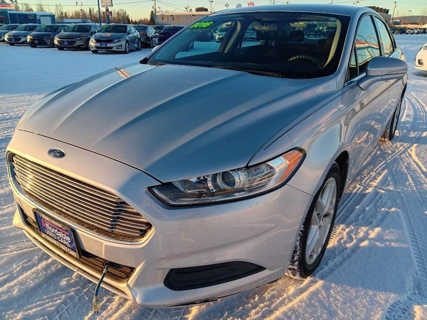 2016 SILVER FORD FUSION SE (3FA6P0H76GR) with an 2.5L engine, Automatic transmission, located at 2525 S. Cushman, Fairbanks, AK, 99701, (907) 452-5707, 64.824036, -147.712311 - Photo#0