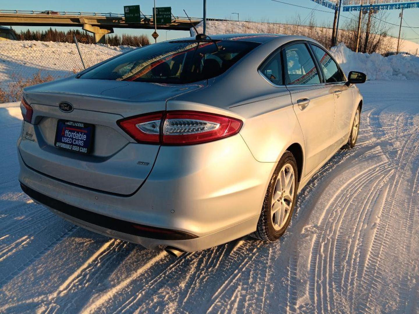 2016 SILVER FORD FUSION SE (3FA6P0H76GR) with an 2.5L engine, Automatic transmission, located at 2525 S. Cushman, Fairbanks, AK, 99701, (907) 452-5707, 64.824036, -147.712311 - Photo#3