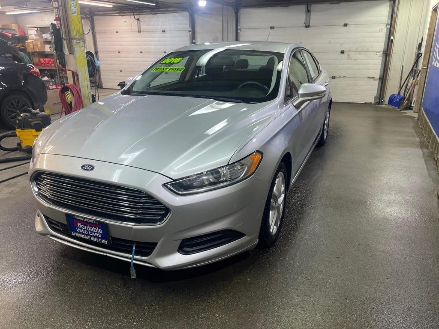 2016 SILVER FORD FUSION SE (3FA6P0H76GR) with an 2.5L engine, Automatic transmission, located at 2525 S. Cushman, Fairbanks, AK, 99701, (907) 452-5707, 64.824036, -147.712311 - Photo#1