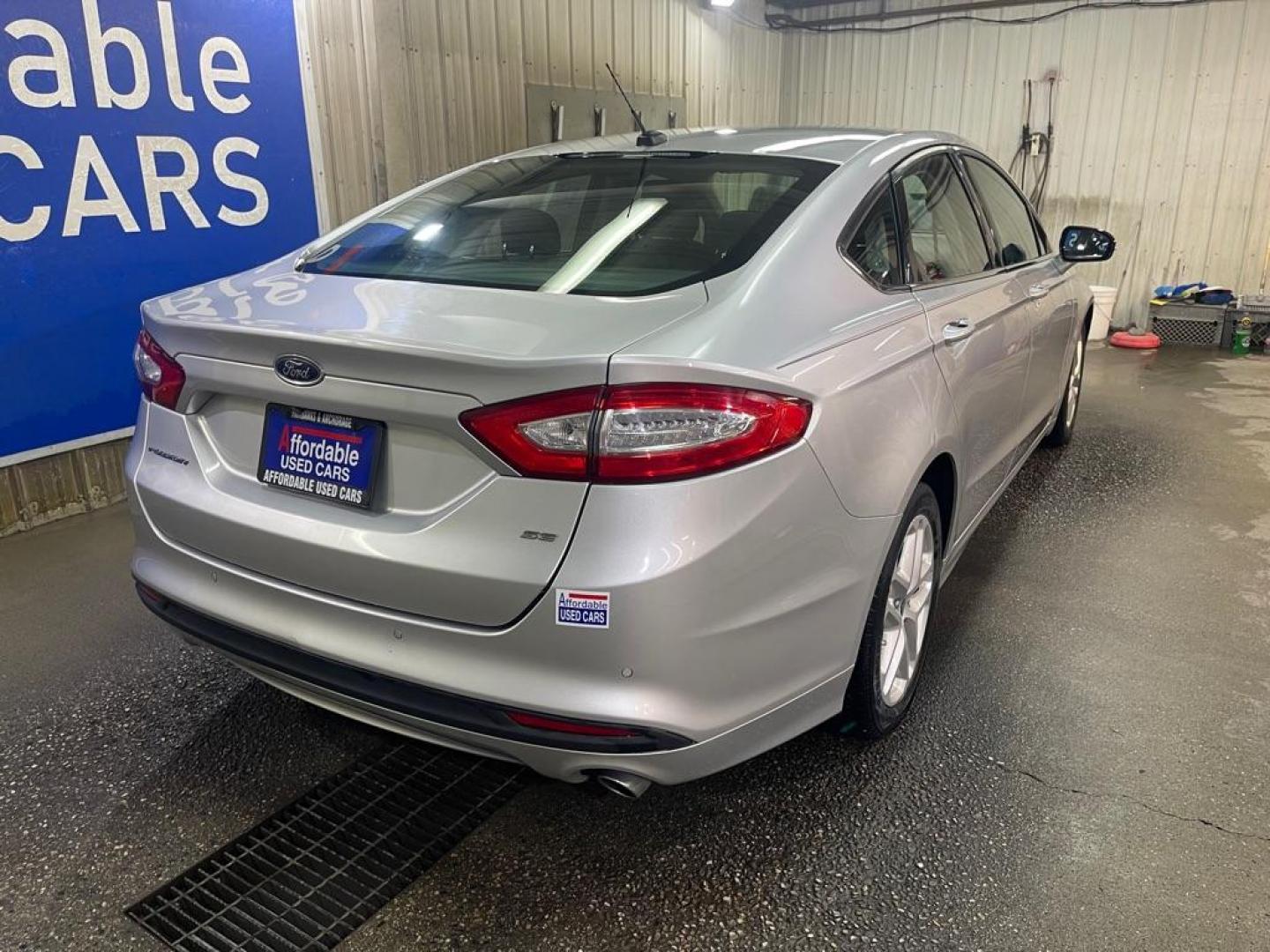 2016 SILVER FORD FUSION SE (3FA6P0H76GR) with an 2.5L engine, Automatic transmission, located at 2525 S. Cushman, Fairbanks, AK, 99701, (907) 452-5707, 64.824036, -147.712311 - Photo#2