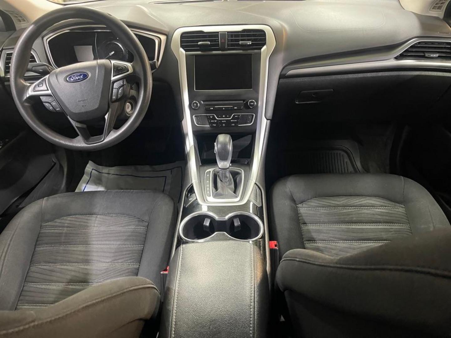 2016 SILVER FORD FUSION SE (3FA6P0H76GR) with an 2.5L engine, Automatic transmission, located at 2525 S. Cushman, Fairbanks, AK, 99701, (907) 452-5707, 64.824036, -147.712311 - Photo#5
