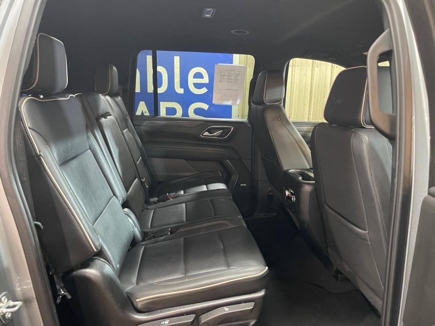 2023 GRAY GMC YUKON XL 1500 SLT (1GKS2GKD7PR) with an 5.3L engine, Automatic transmission, located at 2525 S. Cushman, Fairbanks, AK, 99701, (907) 452-5707, 64.824036, -147.712311- Photo#4
