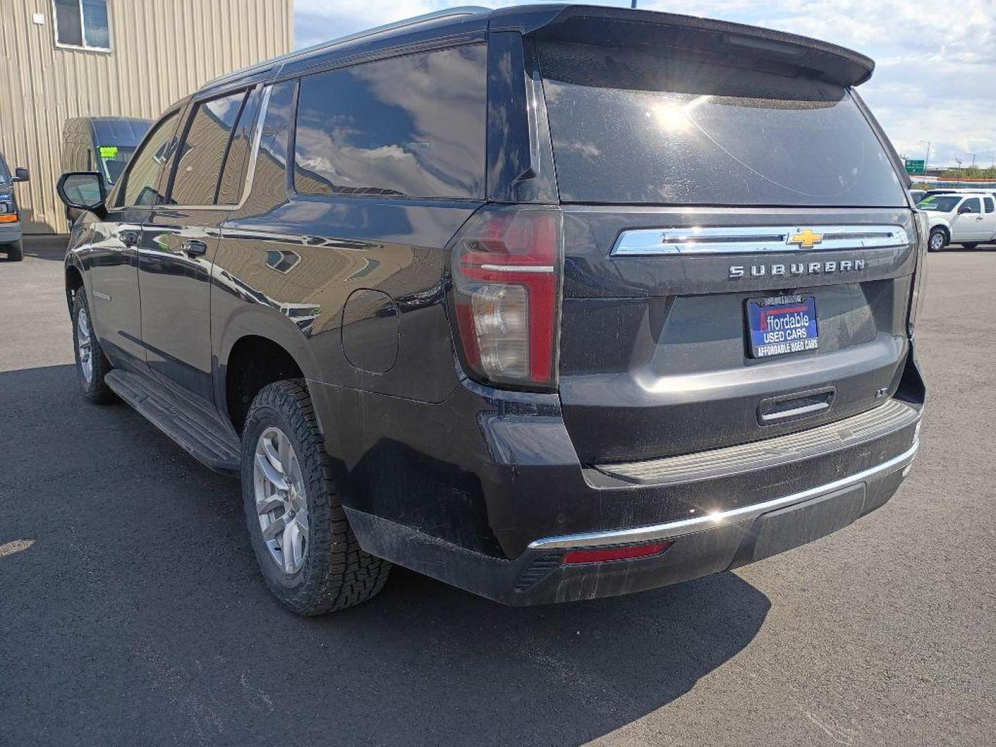 2023 GRAY CHEVROLET SUBURBAN 1500 LT (1GNSKCKDXPR) with an 5.3L engine, Automatic transmission, located at 2525 S. Cushman, Fairbanks, AK, 99701, (907) 452-5707, 64.824036, -147.712311 - Photo#2