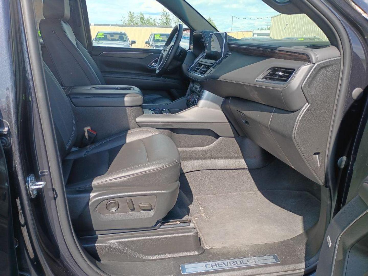 2023 GRAY CHEVROLET SUBURBAN 1500 LT (1GNSKCKDXPR) with an 5.3L engine, Automatic transmission, located at 2525 S. Cushman, Fairbanks, AK, 99701, (907) 452-5707, 64.824036, -147.712311 - Photo#5