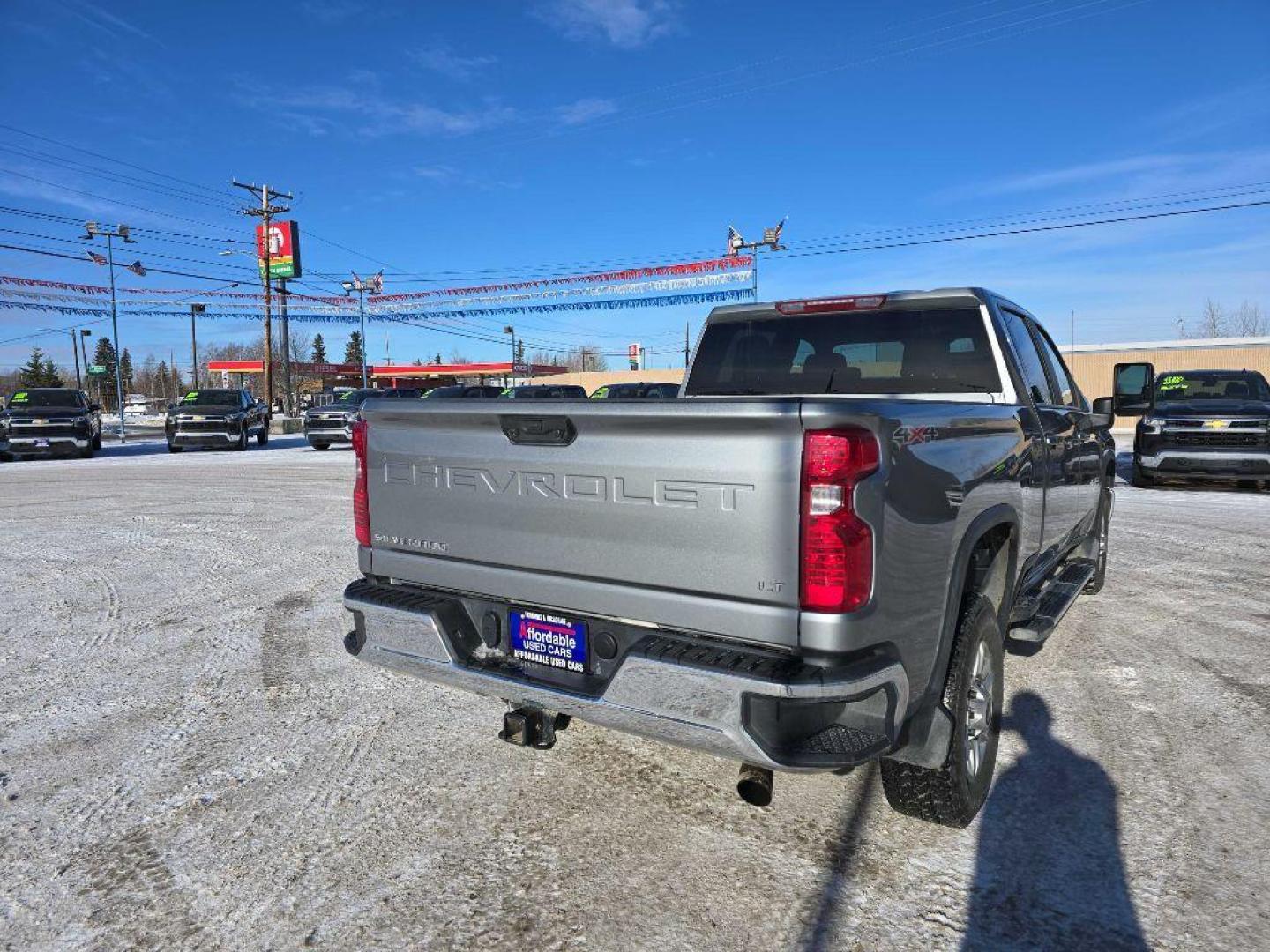 2024 SILVER CHEVROLET SILVERADO 2500 HEAVY DUTY LT (1GC4YNE70RF) with an 6.6L engine, Automatic transmission, located at 2525 S. Cushman, Fairbanks, AK, 99701, (907) 452-5707, 64.824036, -147.712311 - Photo#9